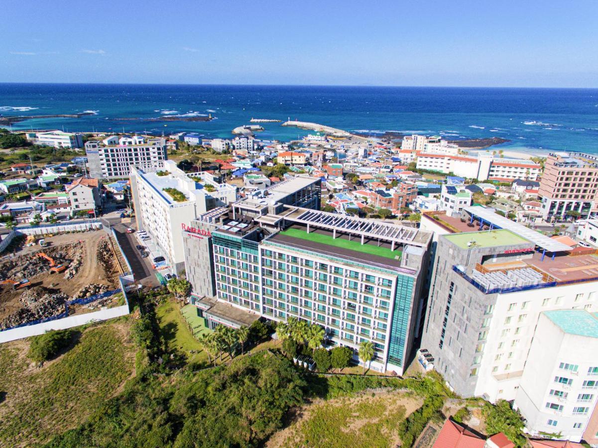 ホテル Ramada By Wyndham Jeju Hamdeok エクステリア 写真