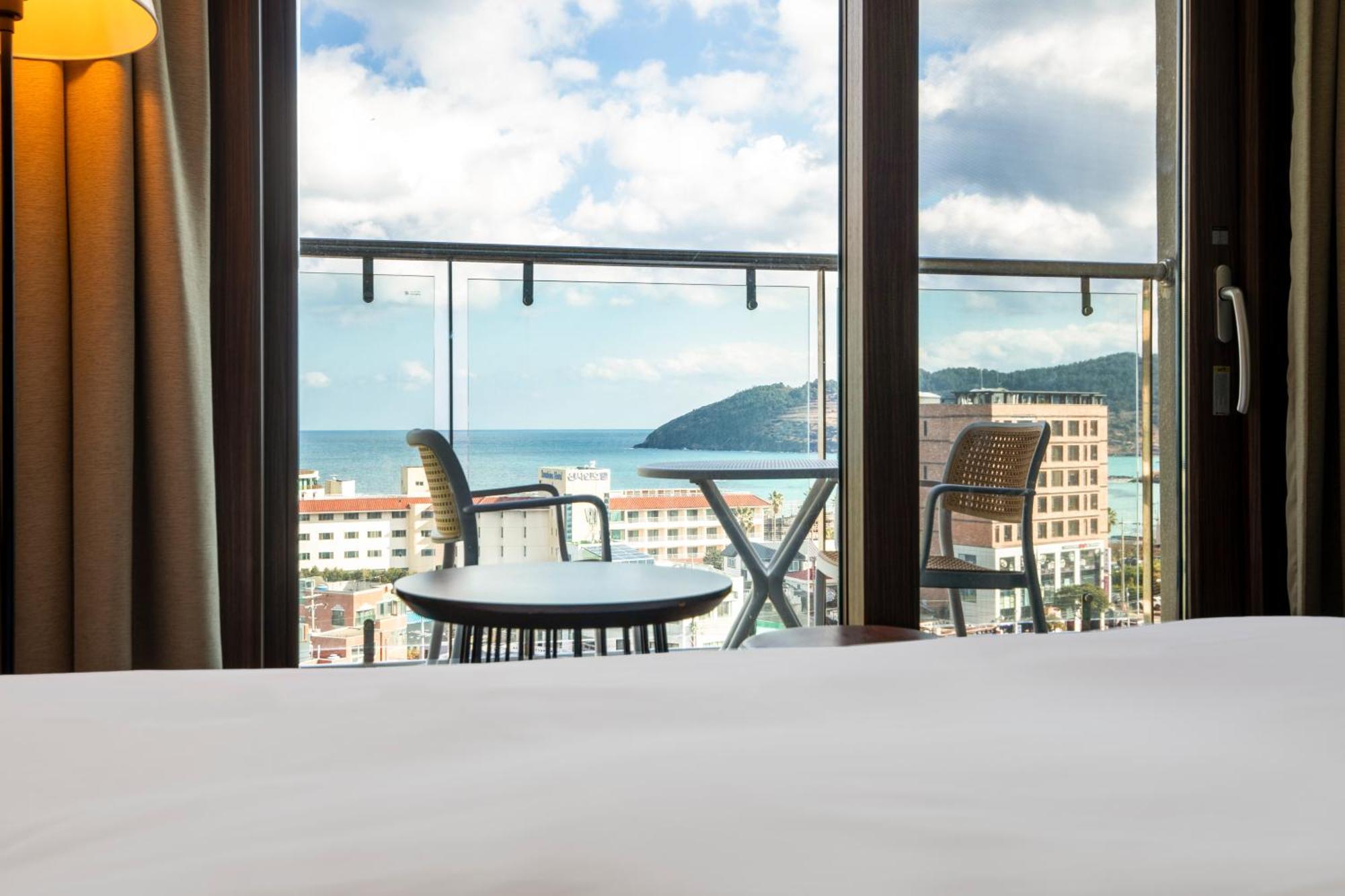 ホテル Ramada By Wyndham Jeju Hamdeok エクステリア 写真