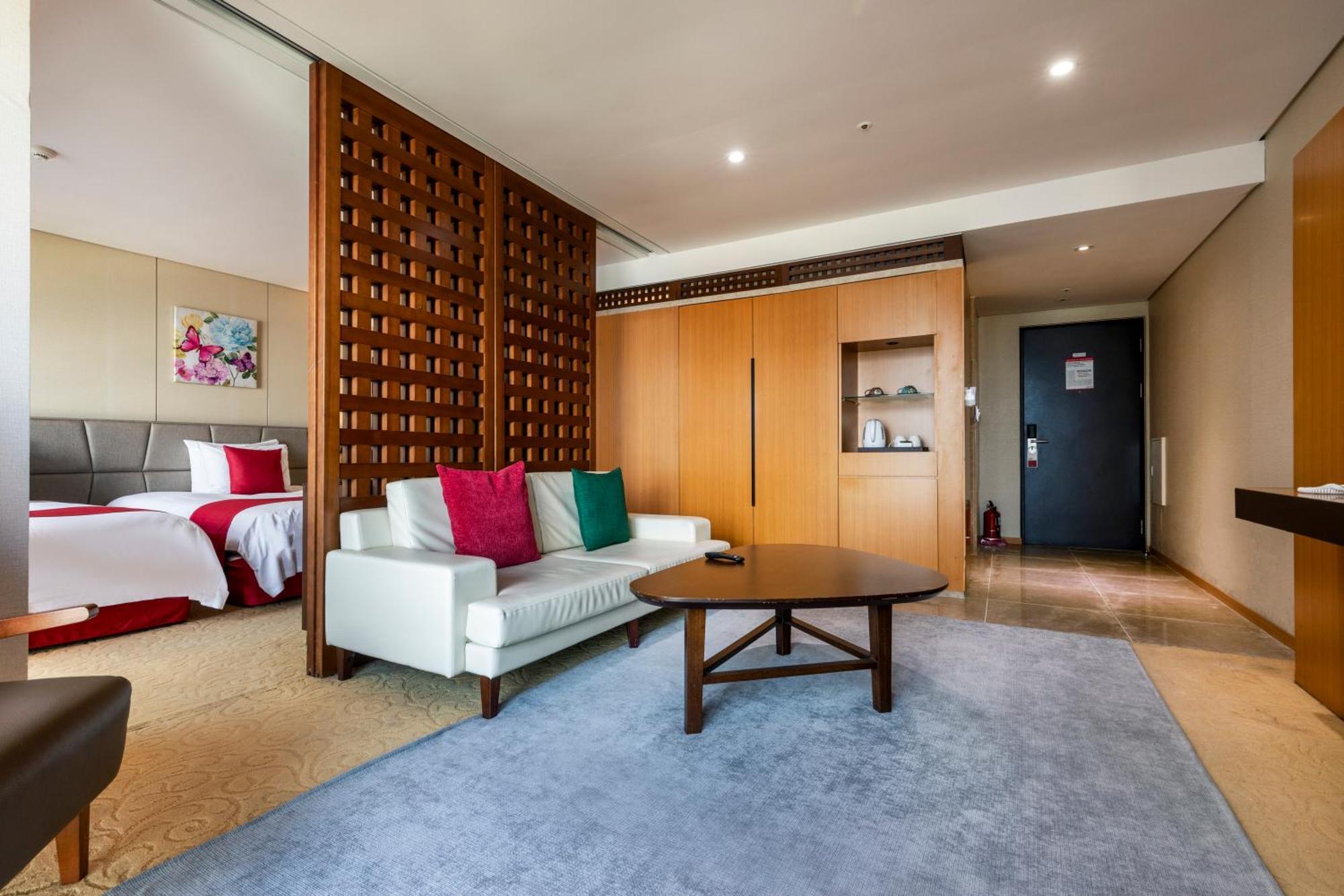 ホテル Ramada By Wyndham Jeju Hamdeok エクステリア 写真
