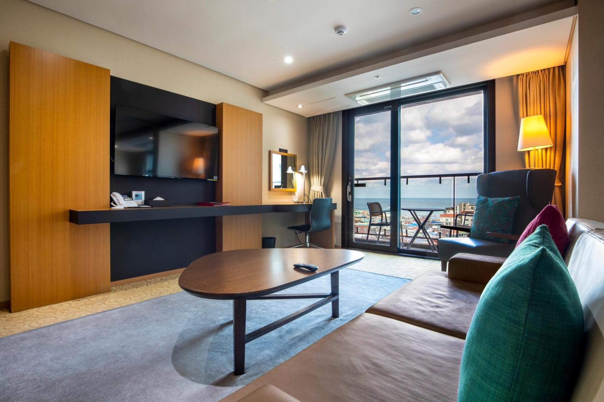 ホテル Ramada By Wyndham Jeju Hamdeok エクステリア 写真