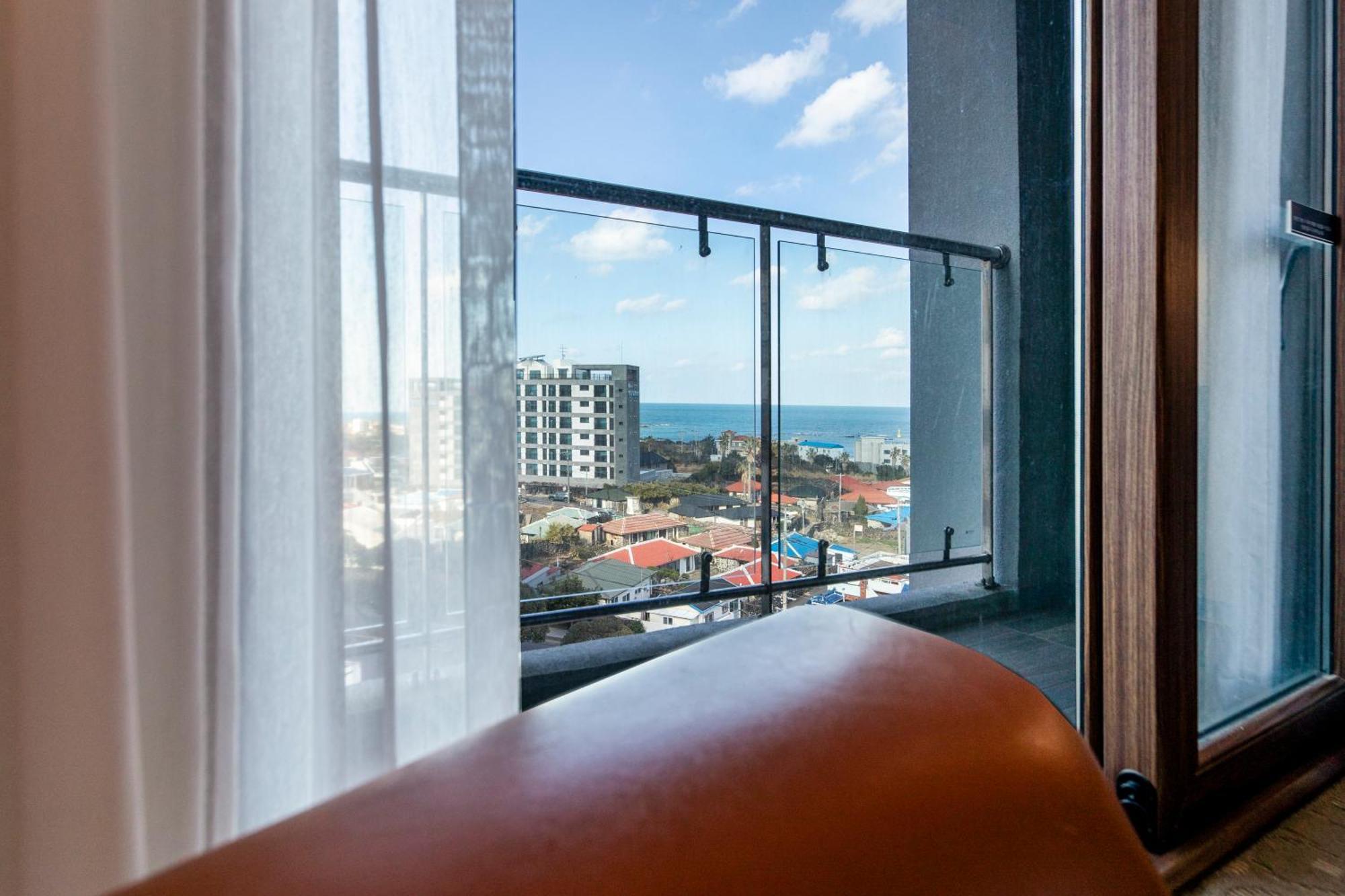 ホテル Ramada By Wyndham Jeju Hamdeok エクステリア 写真