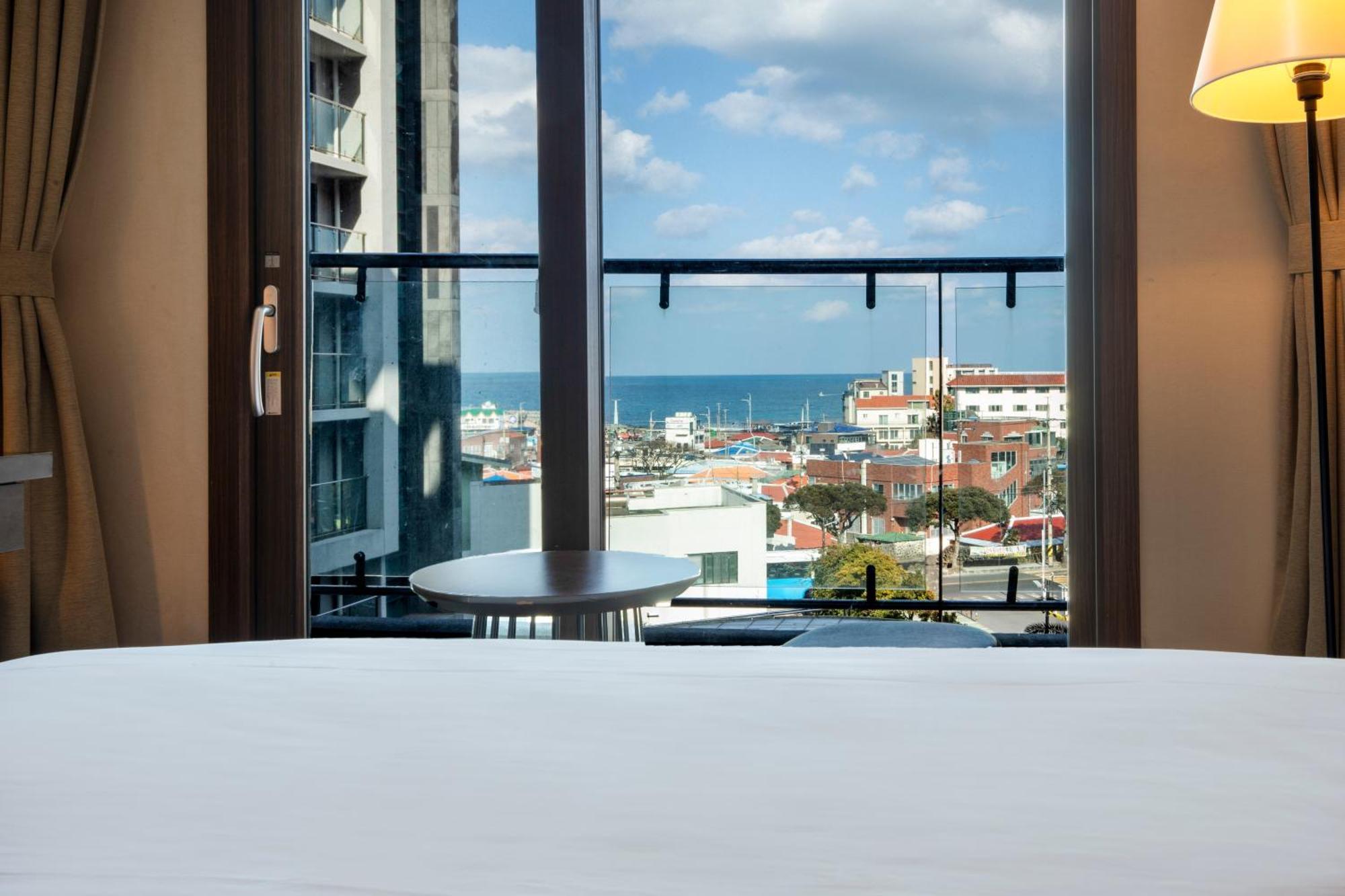 ホテル Ramada By Wyndham Jeju Hamdeok エクステリア 写真