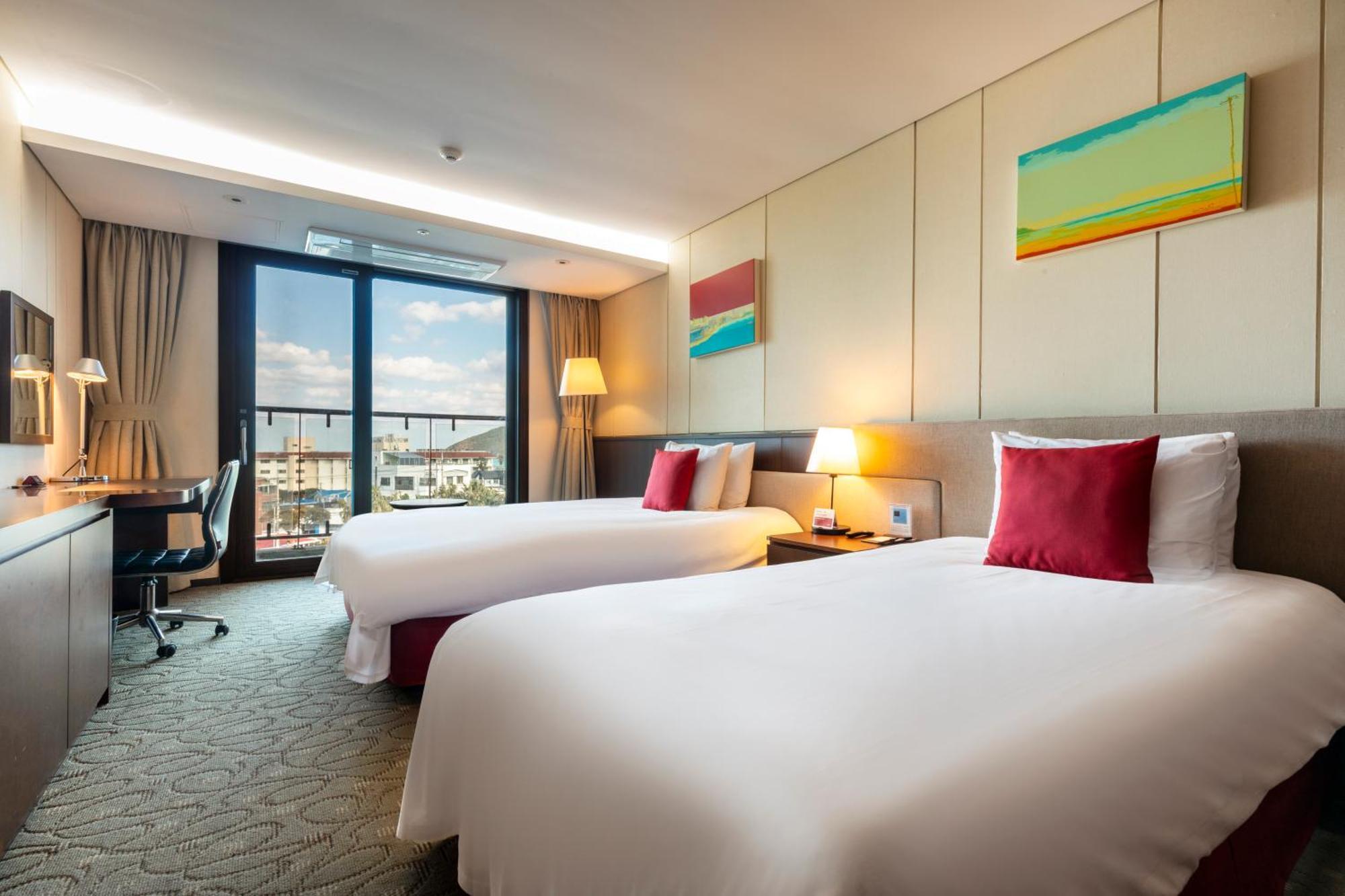 ホテル Ramada By Wyndham Jeju Hamdeok エクステリア 写真