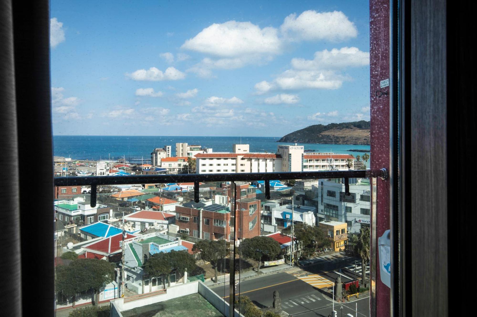 ホテル Ramada By Wyndham Jeju Hamdeok エクステリア 写真